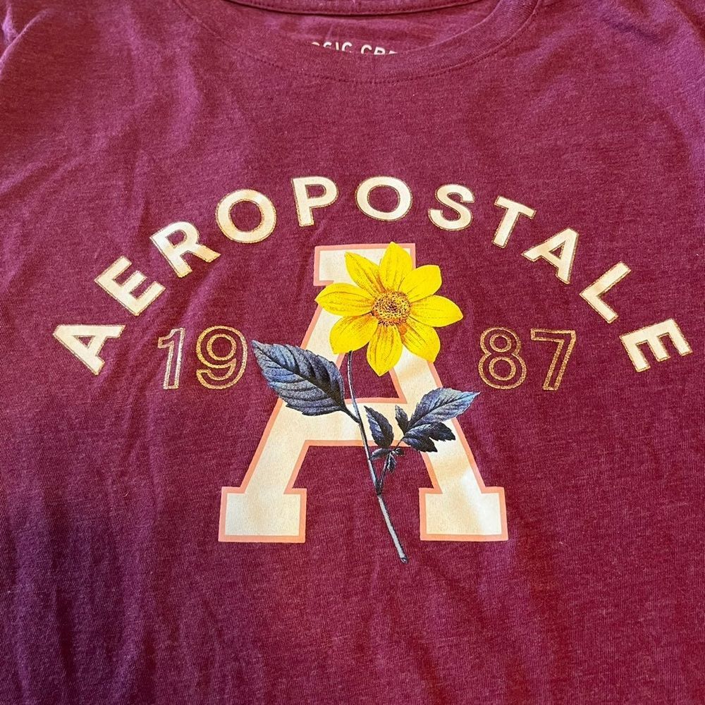 Aeropostale women's size large burgundy classic crew shirt